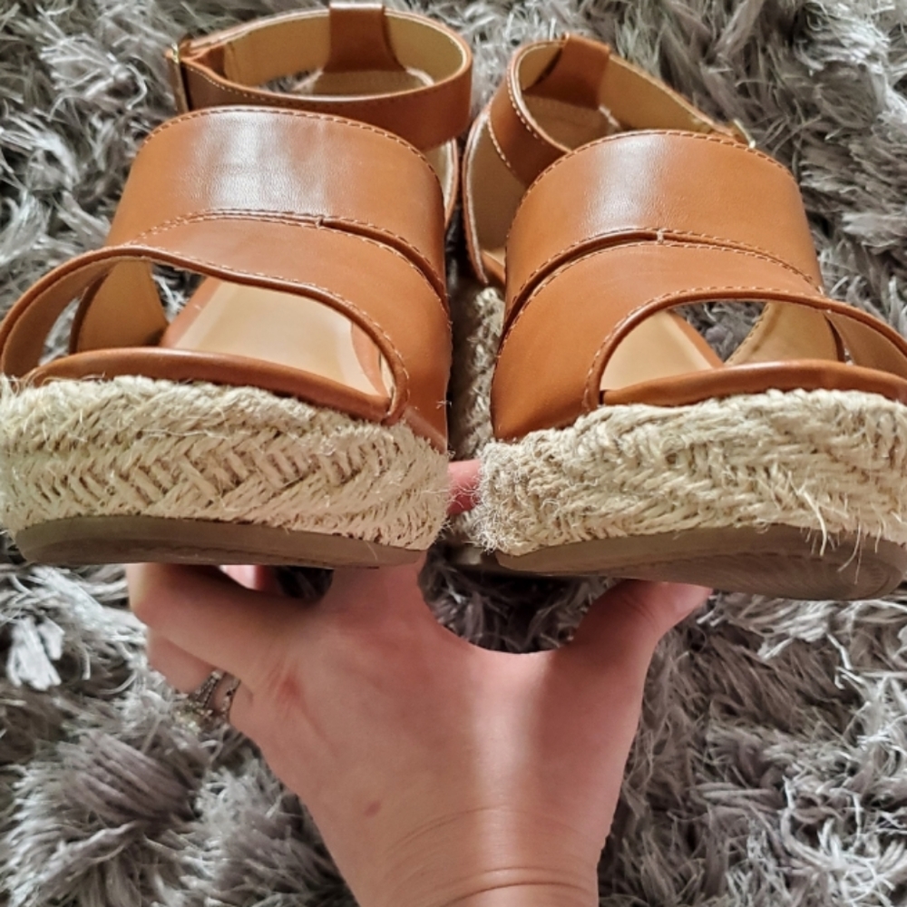 - Time & True Tan Espadrille Wedge Sandals EUC - Picture 4 of 15